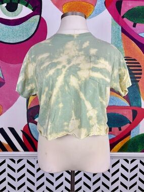 Green Bleached Tie-Dye Crop Tee with Pocket